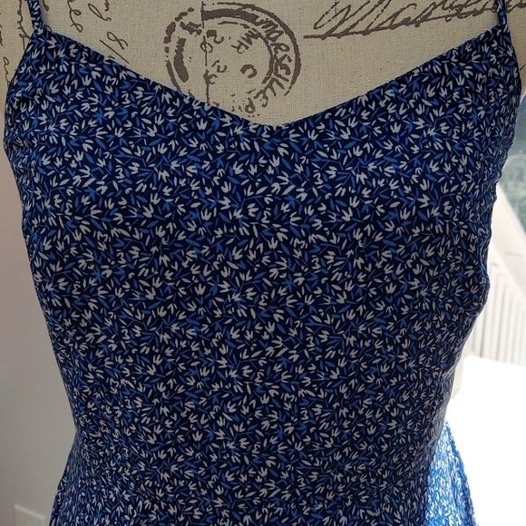 Medium size sleeveless dress - Picture 2 of 4